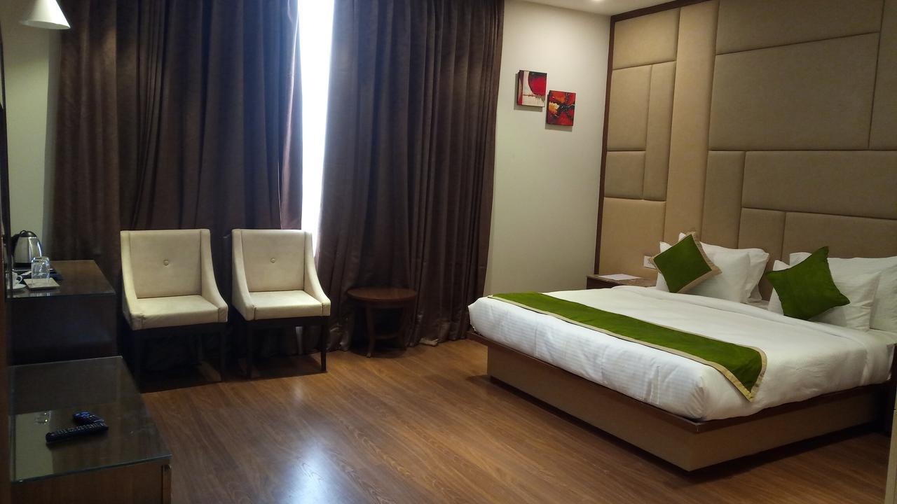 Maple Grand Hotel Agra  Eksteriør billede